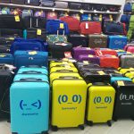 スーツケースも売ってます